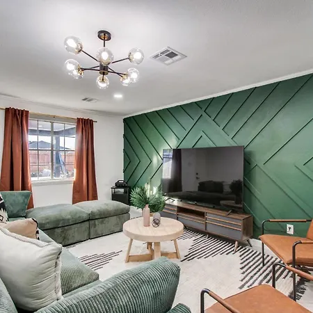 Villa 5-Bd 2-Ba Tranquil Retreat Ft Jacuzzi & Playground